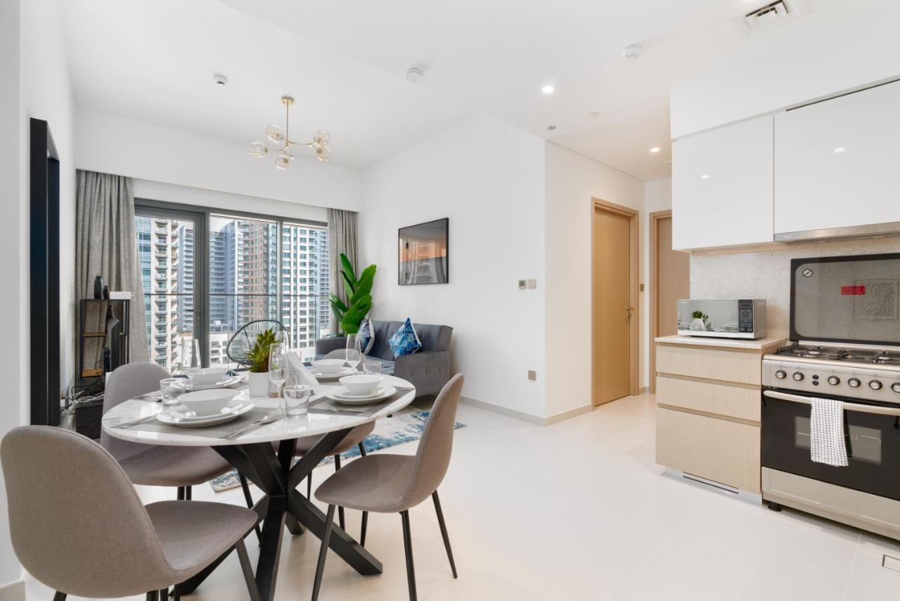 Ultimate / 5 Min Walk From Mall / Brand New / Downtown