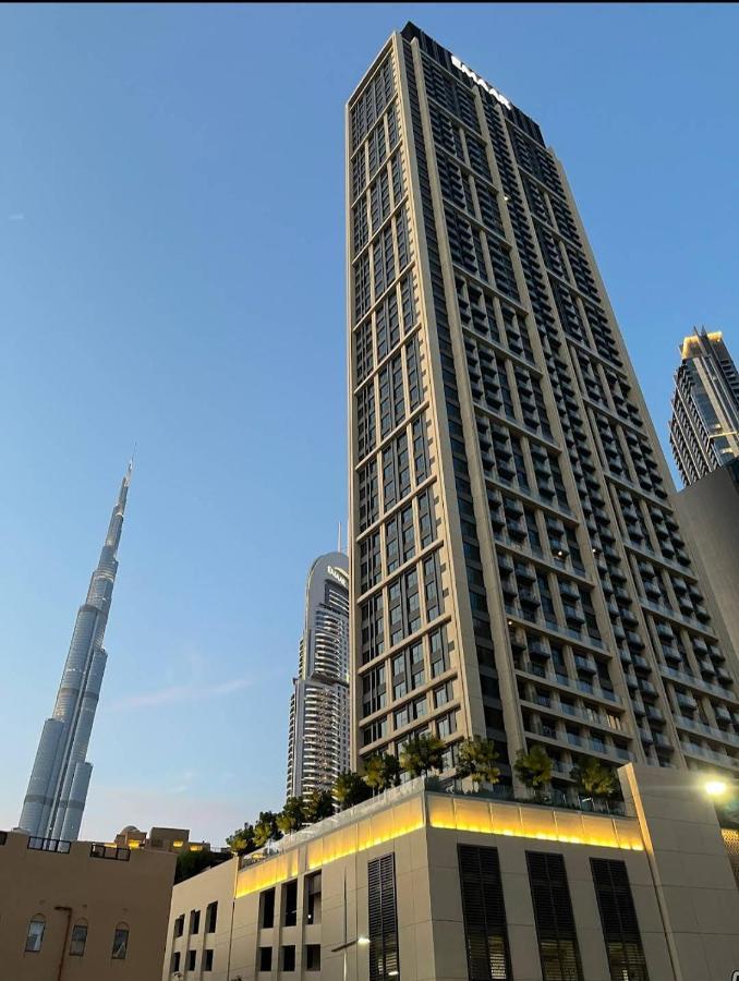 Ultimate / 5 Min Walk From Mall / Brand New / Downtown Apartment *