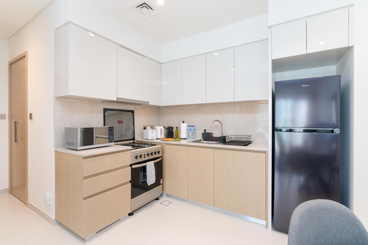 Ultimate / 5 Min Walk From Mall / Brand New / Downtown *