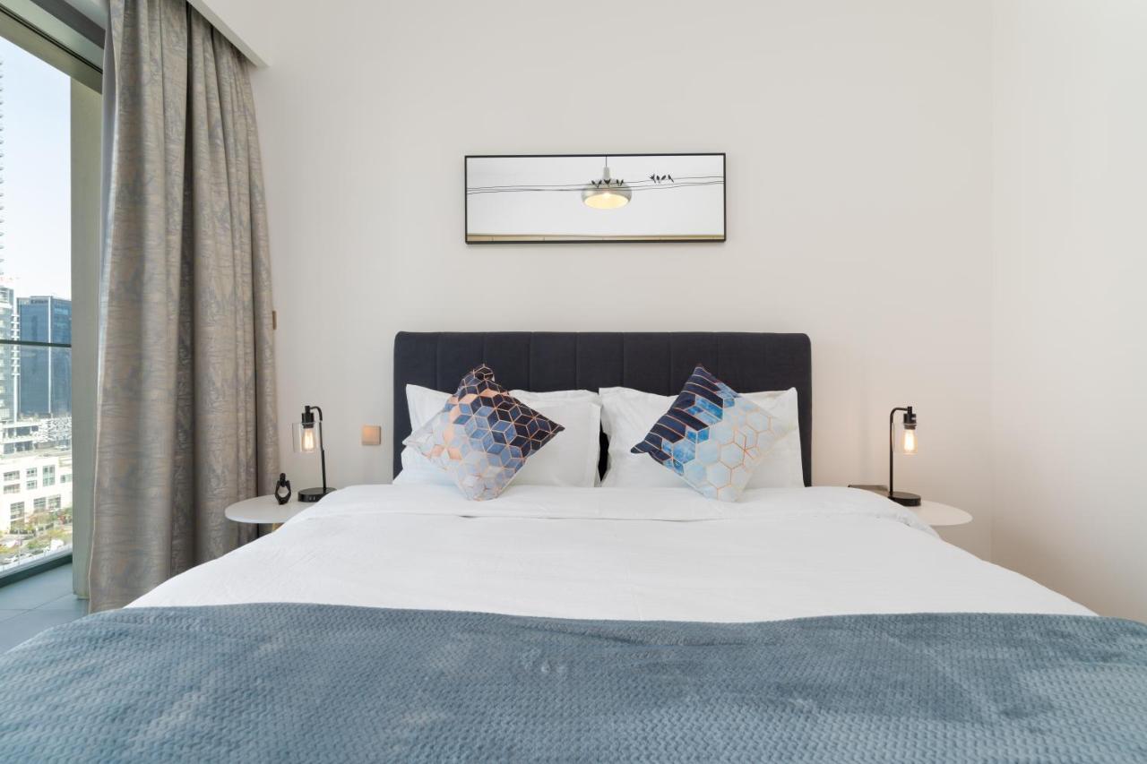 Ultimate / 5 Min Walk From Mall / Brand New / Downtown